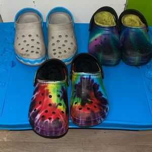 2 pairs of crocs